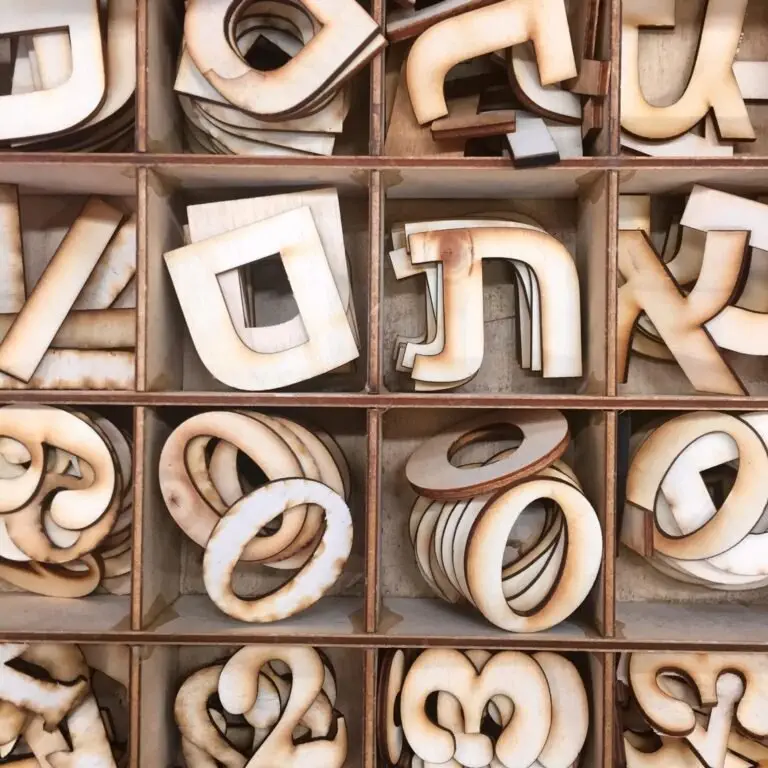 letters-TVTJTT3-compressed.jpeg